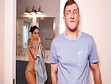 Bitchy Big-Bottomed Hottie Lilith Morningstar Likes Hard Fuck In The Morning